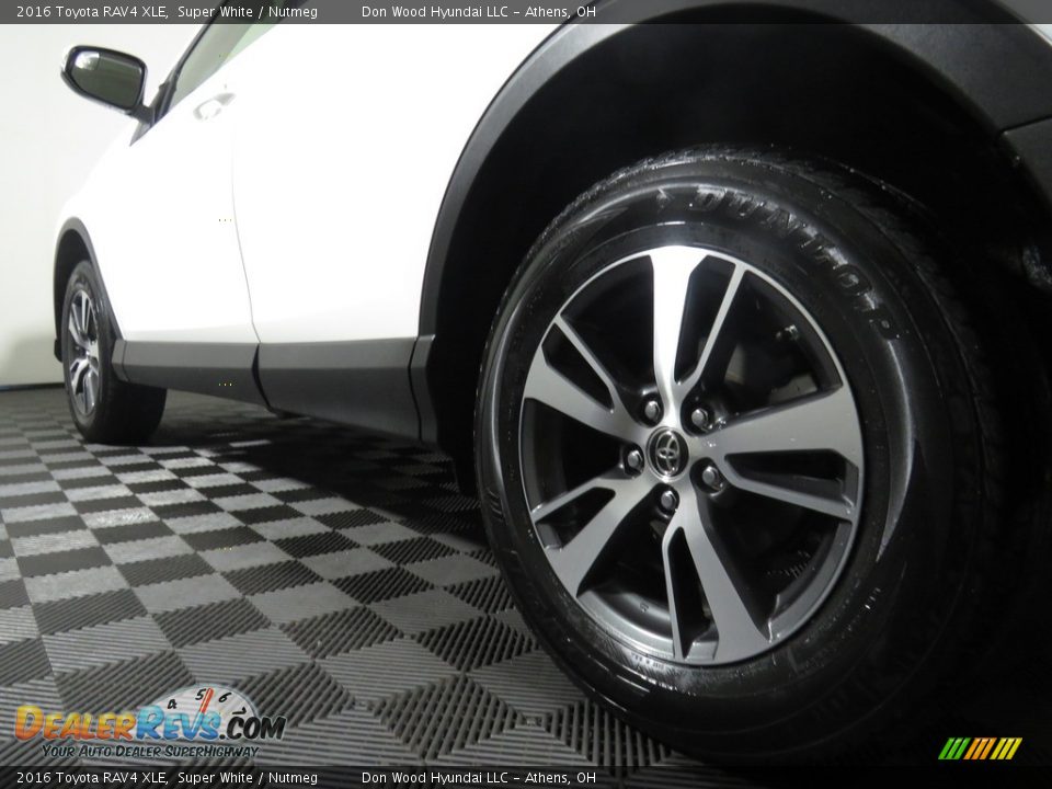 2016 Toyota RAV4 XLE Super White / Nutmeg Photo #11