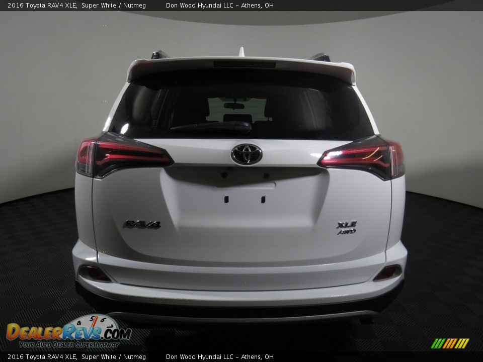 2016 Toyota RAV4 XLE Super White / Nutmeg Photo #12