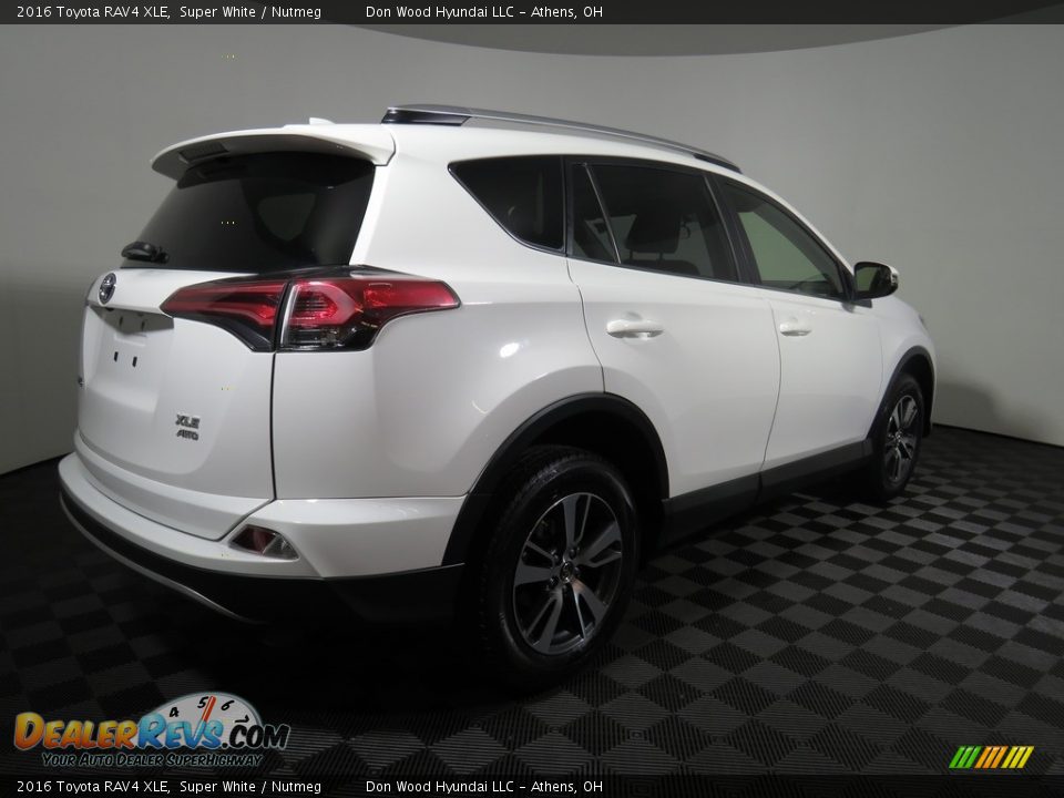 2016 Toyota RAV4 XLE Super White / Nutmeg Photo #15