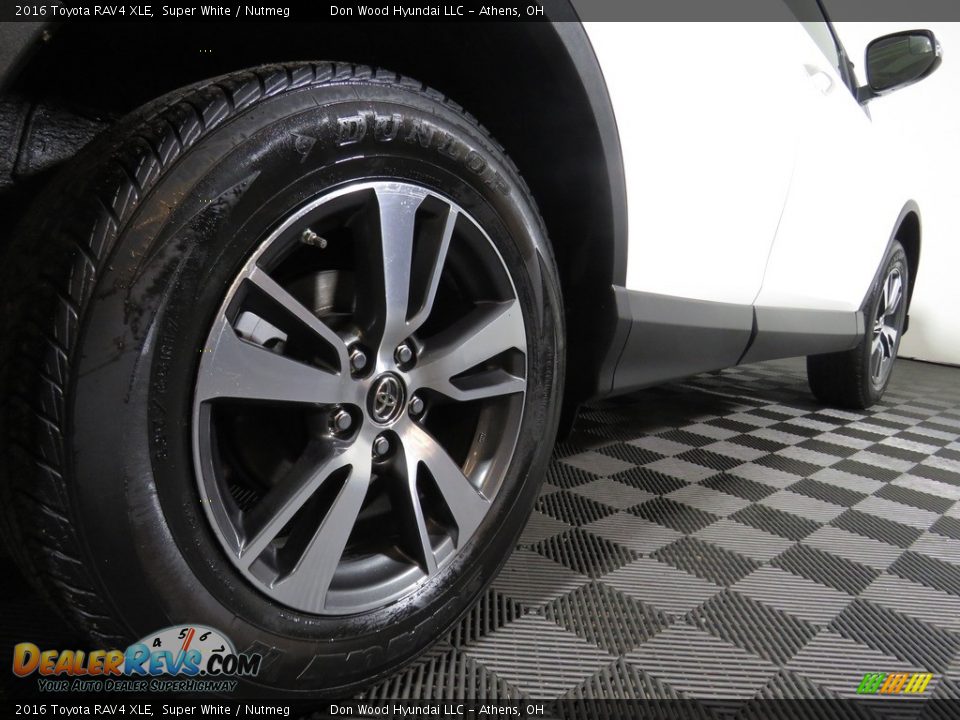 2016 Toyota RAV4 XLE Super White / Nutmeg Photo #16