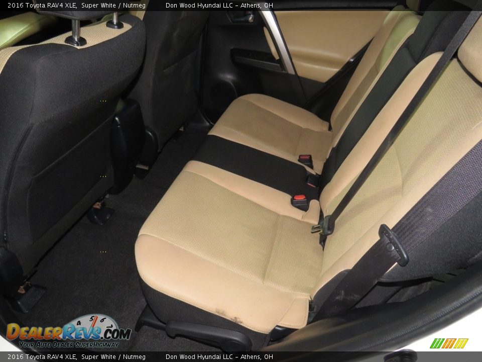 2016 Toyota RAV4 XLE Super White / Nutmeg Photo #22