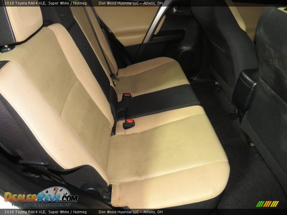 2016 Toyota RAV4 XLE Super White / Nutmeg Photo #24
