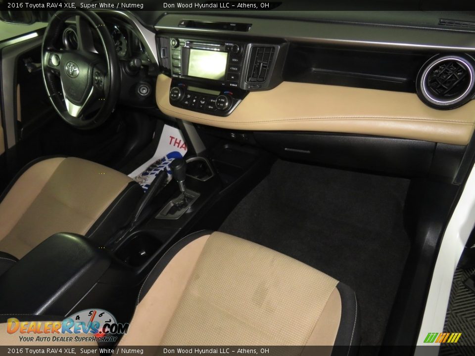 2016 Toyota RAV4 XLE Super White / Nutmeg Photo #27