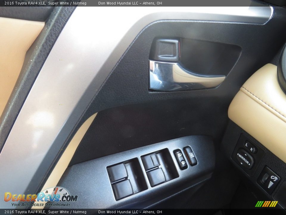 2016 Toyota RAV4 XLE Super White / Nutmeg Photo #30