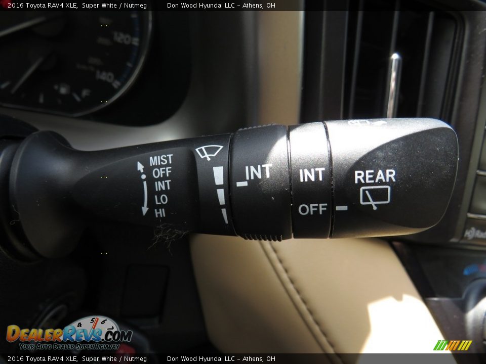 2016 Toyota RAV4 XLE Super White / Nutmeg Photo #34