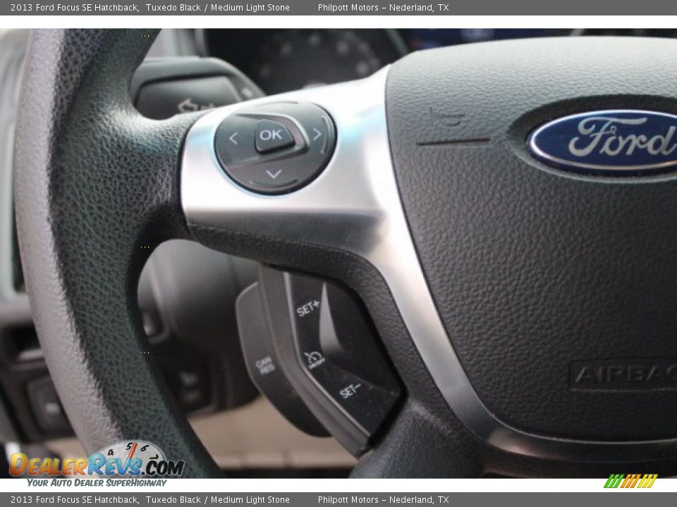 2013 Ford Focus SE Hatchback Tuxedo Black / Medium Light Stone Photo #15