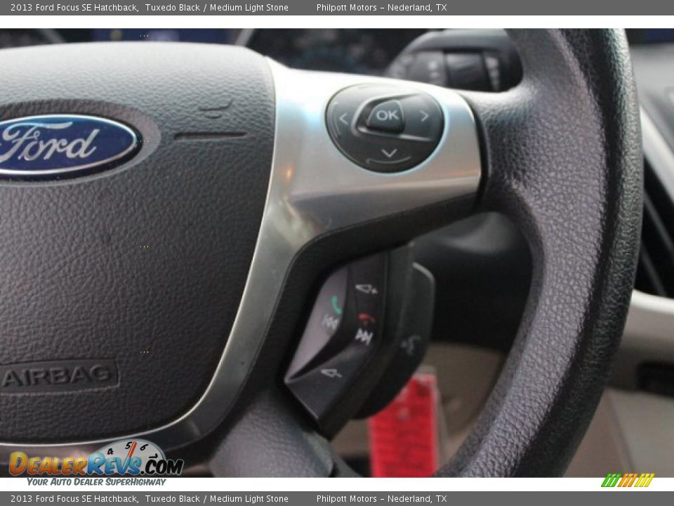 2013 Ford Focus SE Hatchback Tuxedo Black / Medium Light Stone Photo #16