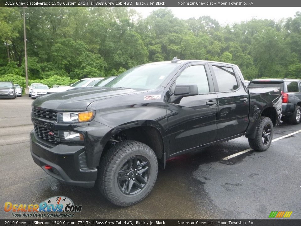 Front 3/4 View of 2019 Chevrolet Silverado 1500 Custom Z71 Trail Boss Crew Cab 4WD Photo #1