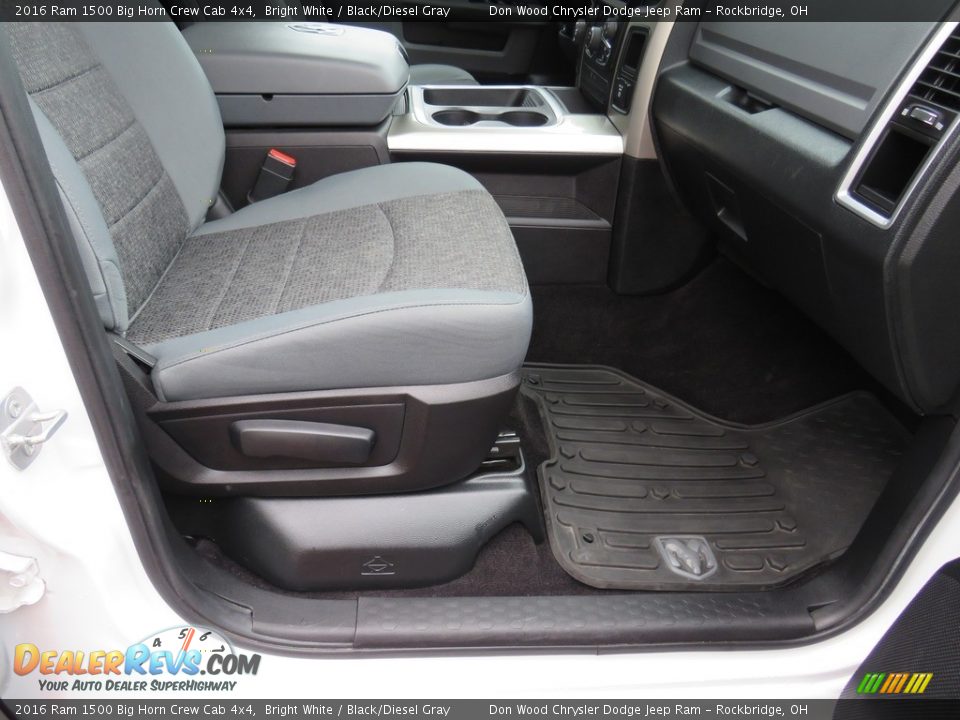 2016 Ram 1500 Big Horn Crew Cab 4x4 Bright White / Black/Diesel Gray Photo #31