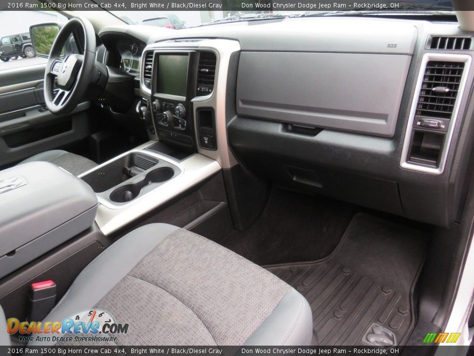 2016 Ram 1500 Big Horn Crew Cab 4x4 Bright White / Black/Diesel Gray Photo #32