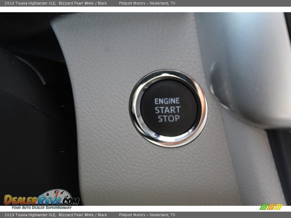 2019 Toyota Highlander XLE Blizzard Pearl White / Black Photo #17