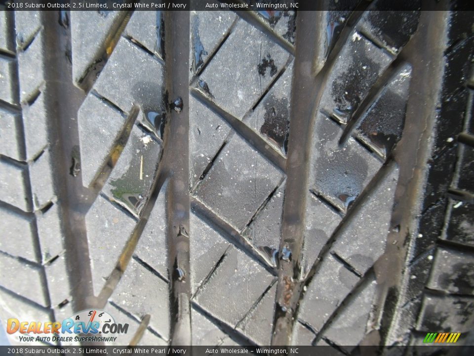 2018 Subaru Outback 2.5i Limited Crystal White Pearl / Ivory Photo #8