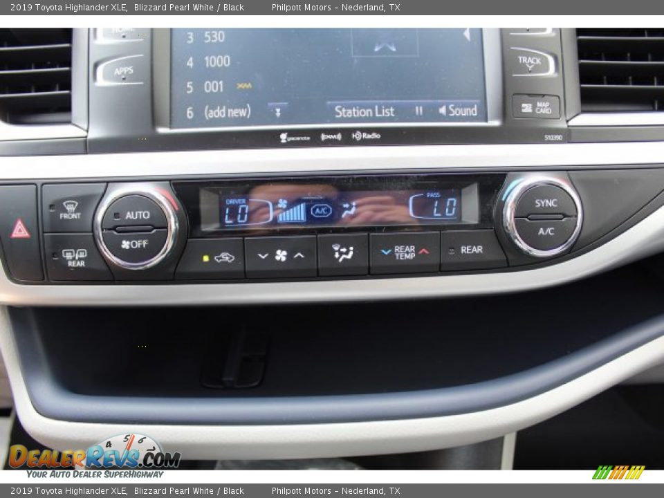 2019 Toyota Highlander XLE Blizzard Pearl White / Black Photo #17