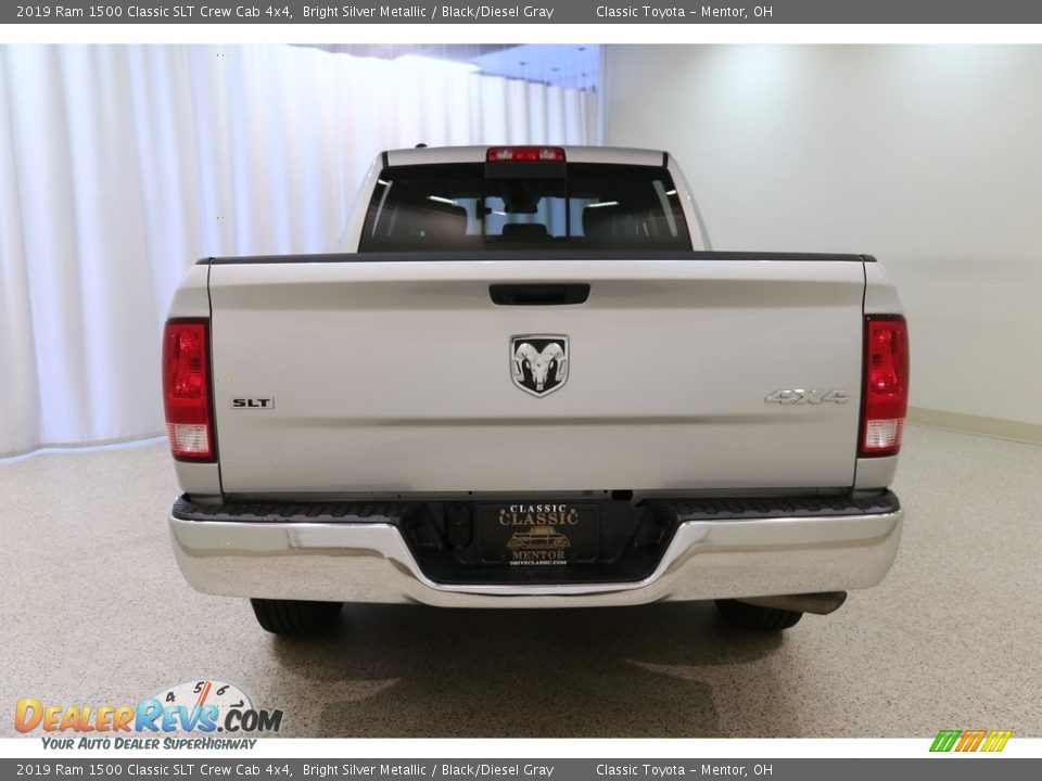 2019 Ram 1500 Classic SLT Crew Cab 4x4 Bright Silver Metallic / Black/Diesel Gray Photo #17