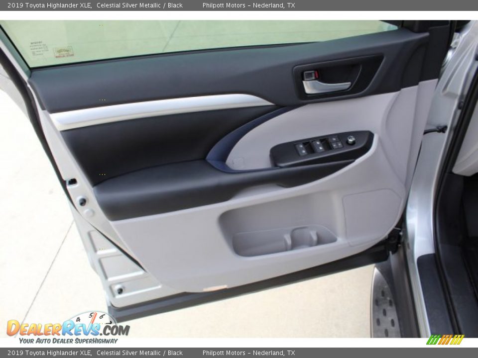 2019 Toyota Highlander XLE Celestial Silver Metallic / Black Photo #9