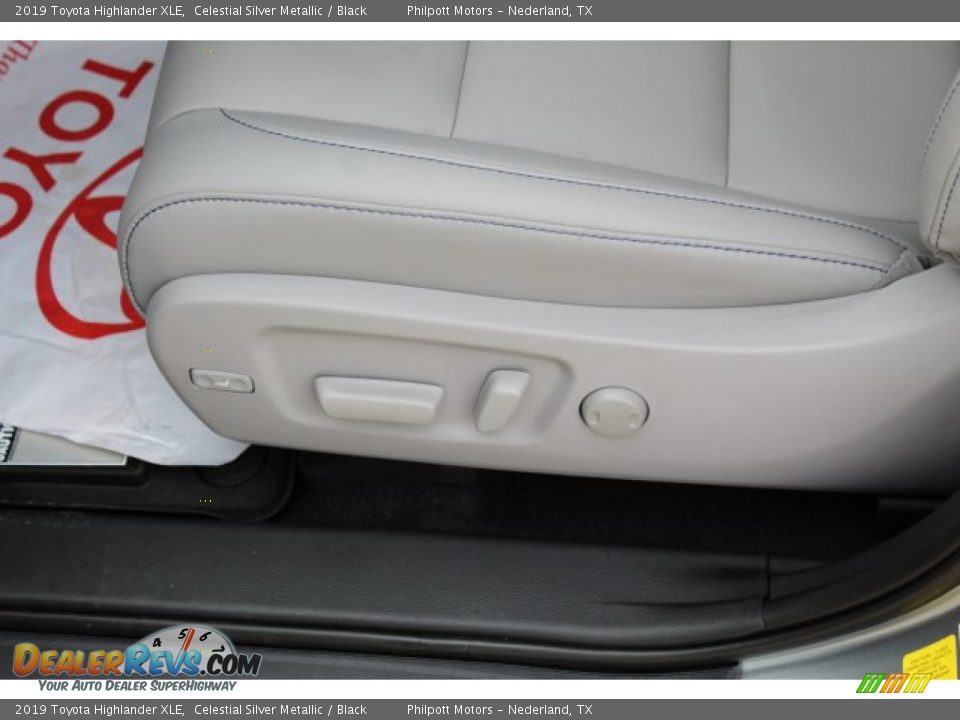 2019 Toyota Highlander XLE Celestial Silver Metallic / Black Photo #11