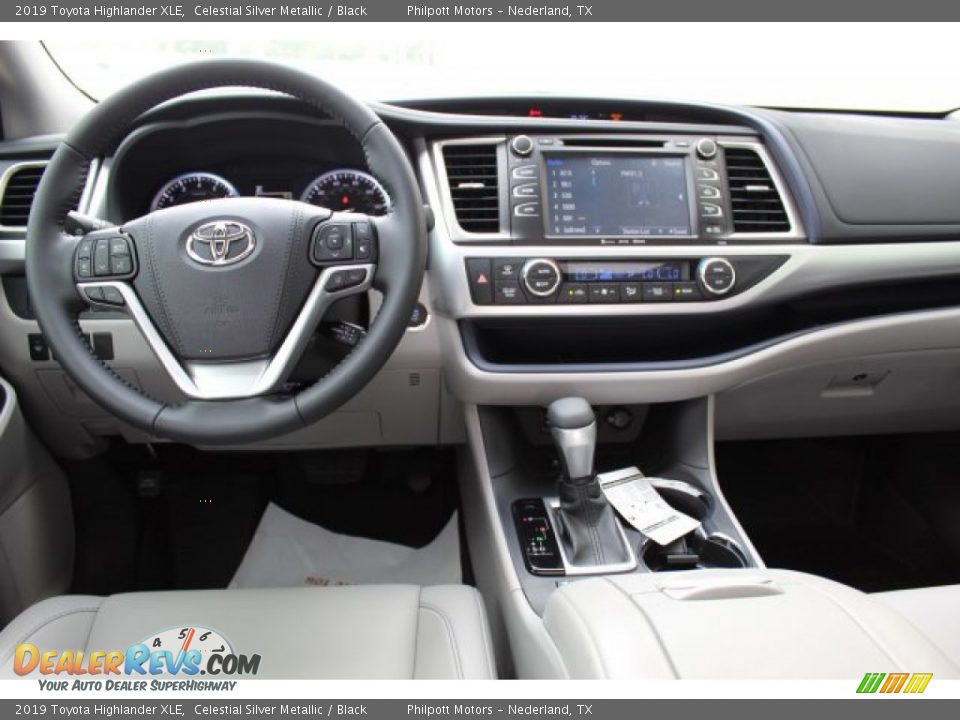2019 Toyota Highlander XLE Celestial Silver Metallic / Black Photo #22