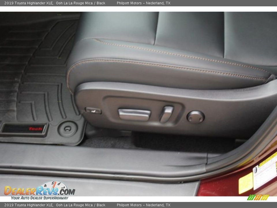 2019 Toyota Highlander XLE Ooh La La Rouge Mica / Black Photo #8