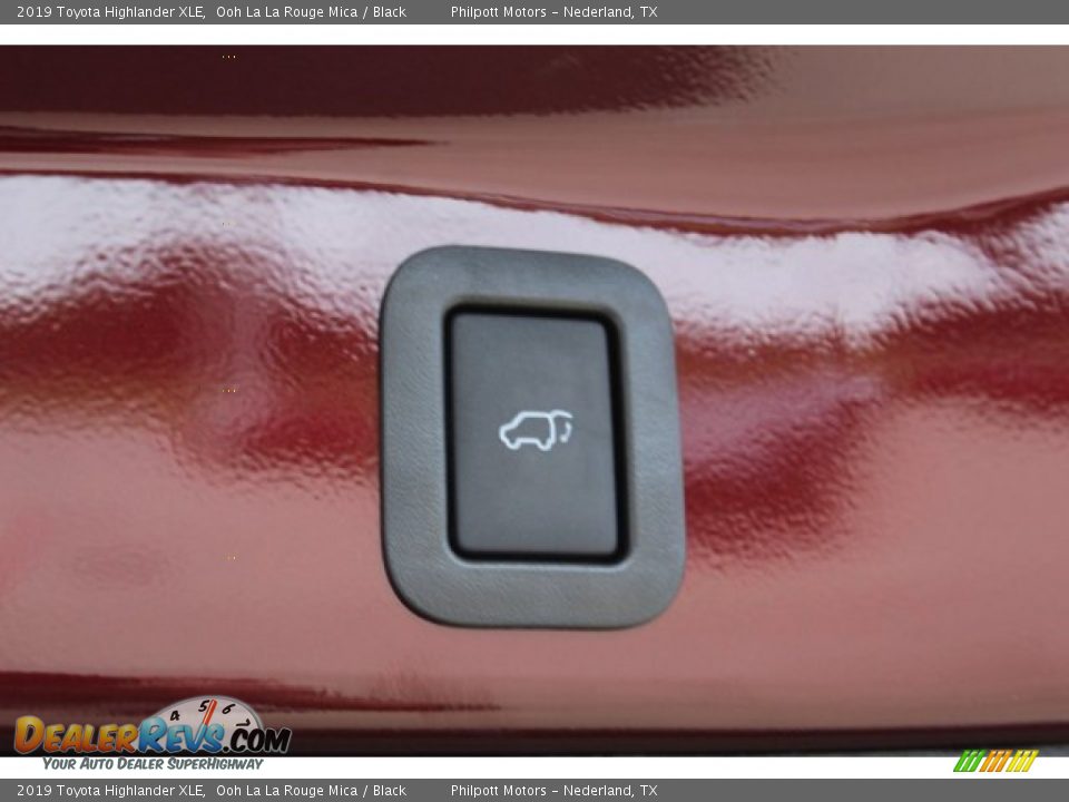 2019 Toyota Highlander XLE Ooh La La Rouge Mica / Black Photo #19