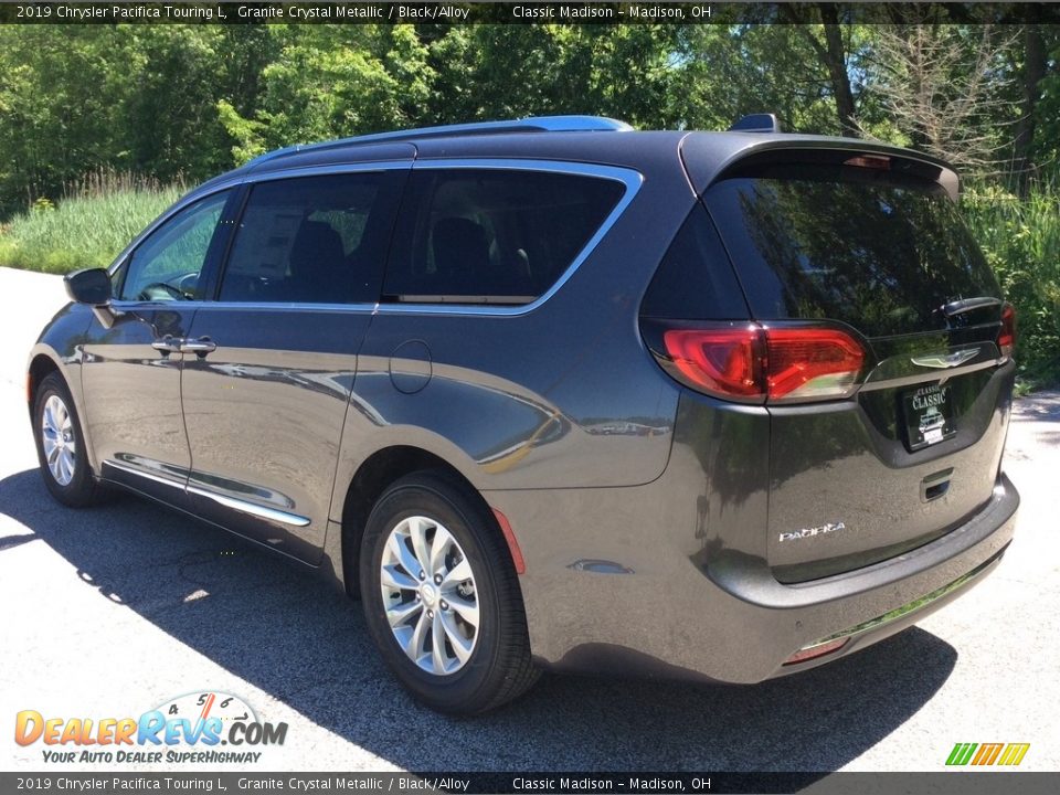 2019 Chrysler Pacifica Touring L Granite Crystal Metallic / Black/Alloy Photo #4
