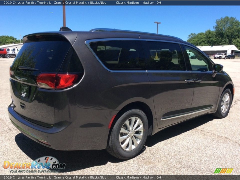 2019 Chrysler Pacifica Touring L Granite Crystal Metallic / Black/Alloy Photo #6