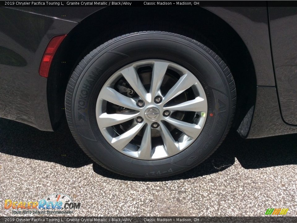 2019 Chrysler Pacifica Touring L Granite Crystal Metallic / Black/Alloy Photo #7