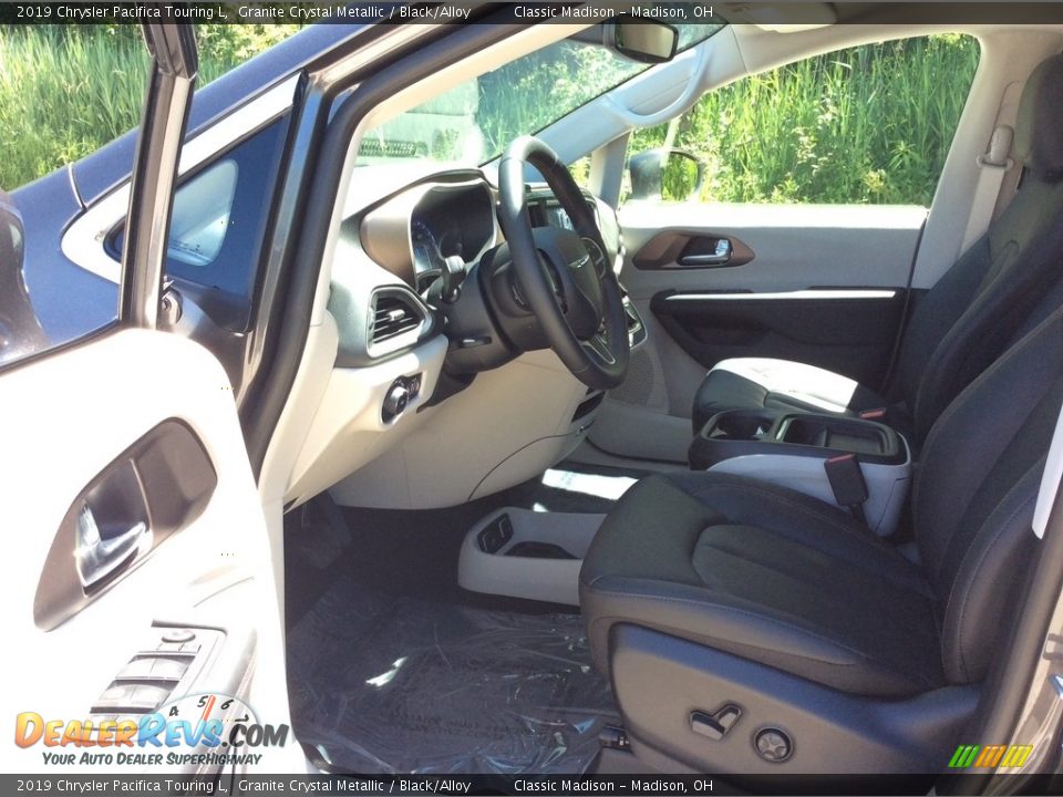 2019 Chrysler Pacifica Touring L Granite Crystal Metallic / Black/Alloy Photo #9