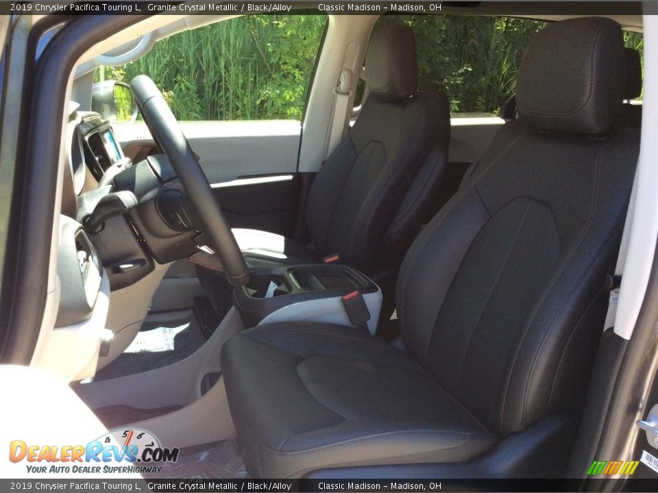 2019 Chrysler Pacifica Touring L Granite Crystal Metallic / Black/Alloy Photo #10