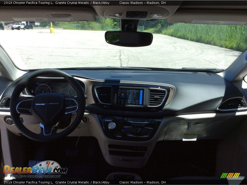 2019 Chrysler Pacifica Touring L Granite Crystal Metallic / Black/Alloy Photo #11