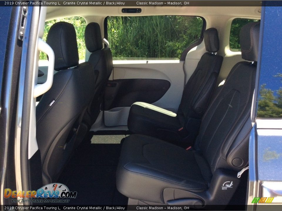 2019 Chrysler Pacifica Touring L Granite Crystal Metallic / Black/Alloy Photo #16