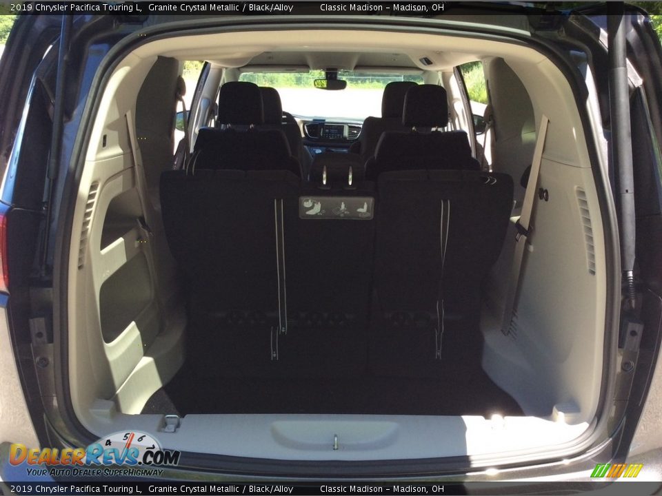 2019 Chrysler Pacifica Touring L Granite Crystal Metallic / Black/Alloy Photo #18