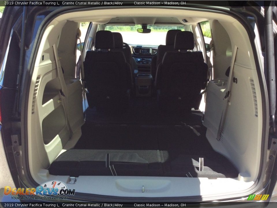 2019 Chrysler Pacifica Touring L Granite Crystal Metallic / Black/Alloy Photo #19