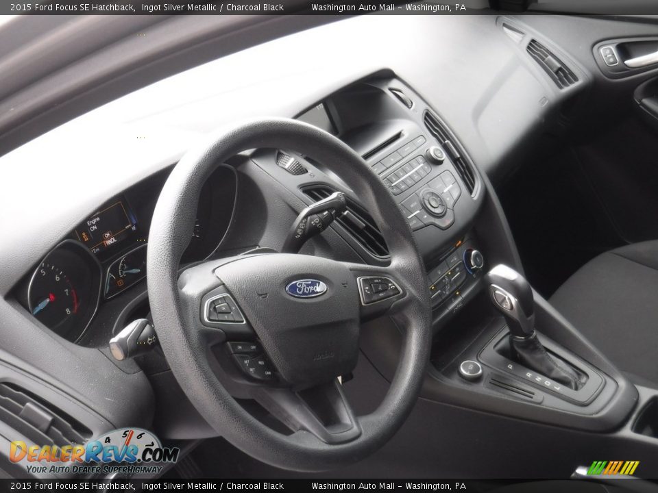 2015 Ford Focus SE Hatchback Ingot Silver Metallic / Charcoal Black Photo #10