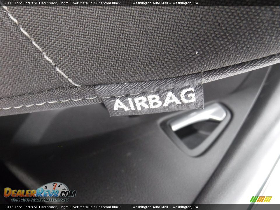 2015 Ford Focus SE Hatchback Ingot Silver Metallic / Charcoal Black Photo #12