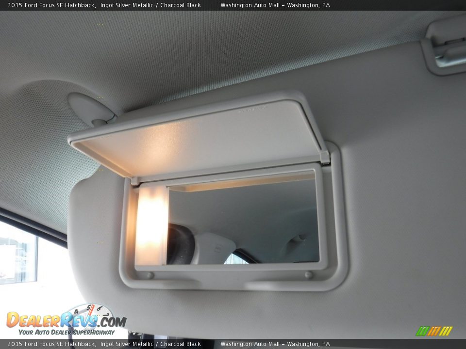 2015 Ford Focus SE Hatchback Ingot Silver Metallic / Charcoal Black Photo #18