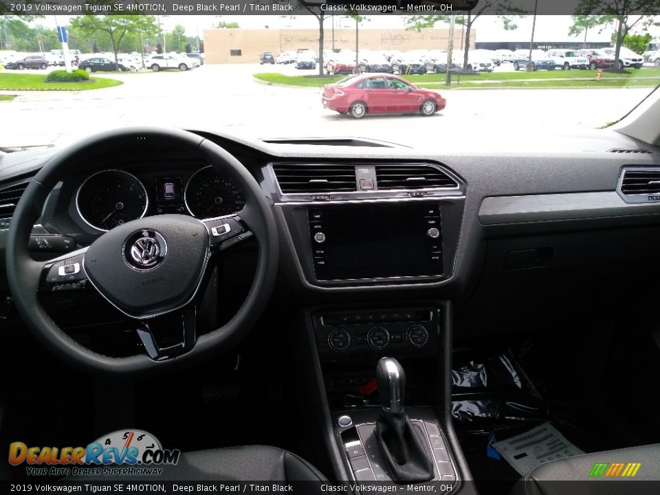 2019 Volkswagen Tiguan SE 4MOTION Deep Black Pearl / Titan Black Photo #4