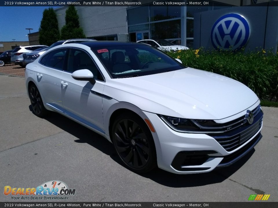 Front 3/4 View of 2019 Volkswagen Arteon SEL R-Line 4Motion Photo #1
