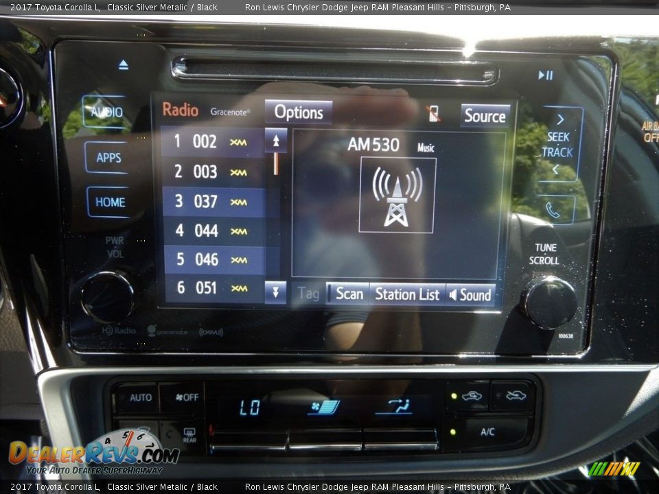 2017 Toyota Corolla L Classic Silver Metalic / Black Photo #19