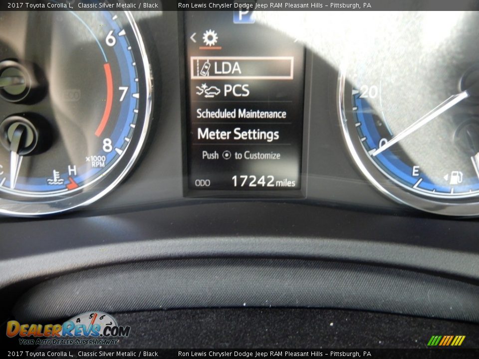 2017 Toyota Corolla L Classic Silver Metalic / Black Photo #20
