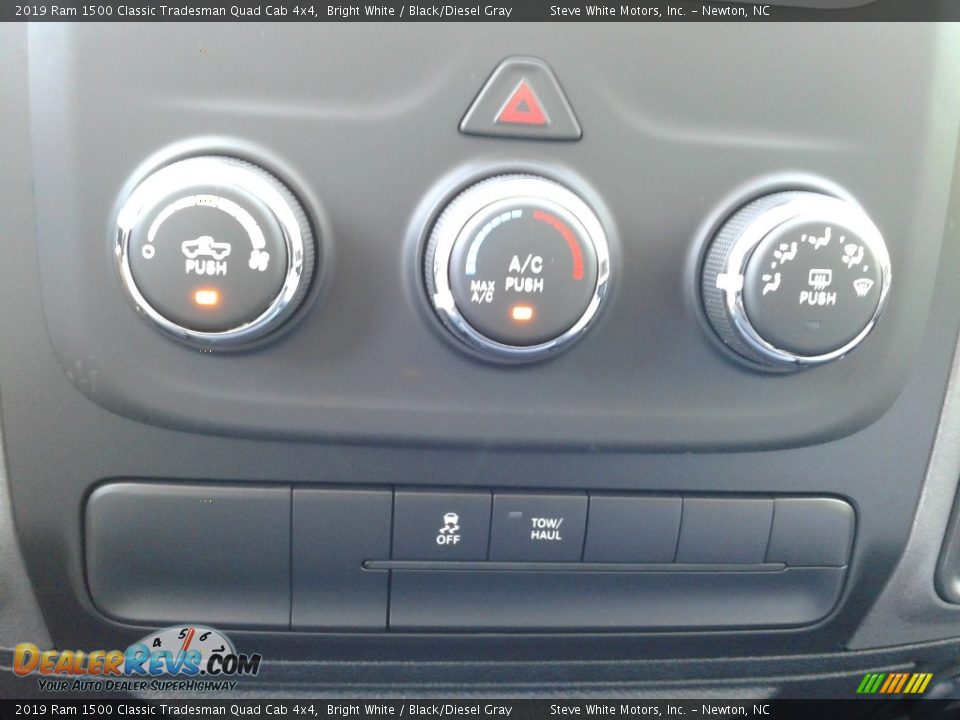 2019 Ram 1500 Classic Tradesman Quad Cab 4x4 Bright White / Black/Diesel Gray Photo #22