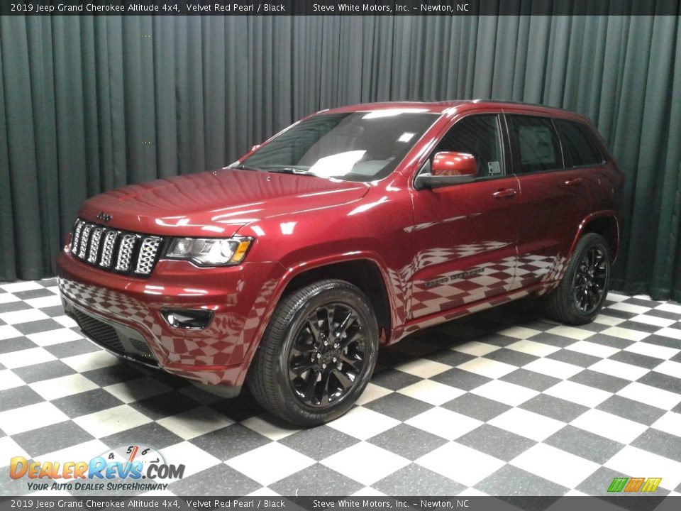 2019 Jeep Grand Cherokee Altitude 4x4 Velvet Red Pearl / Black Photo #2
