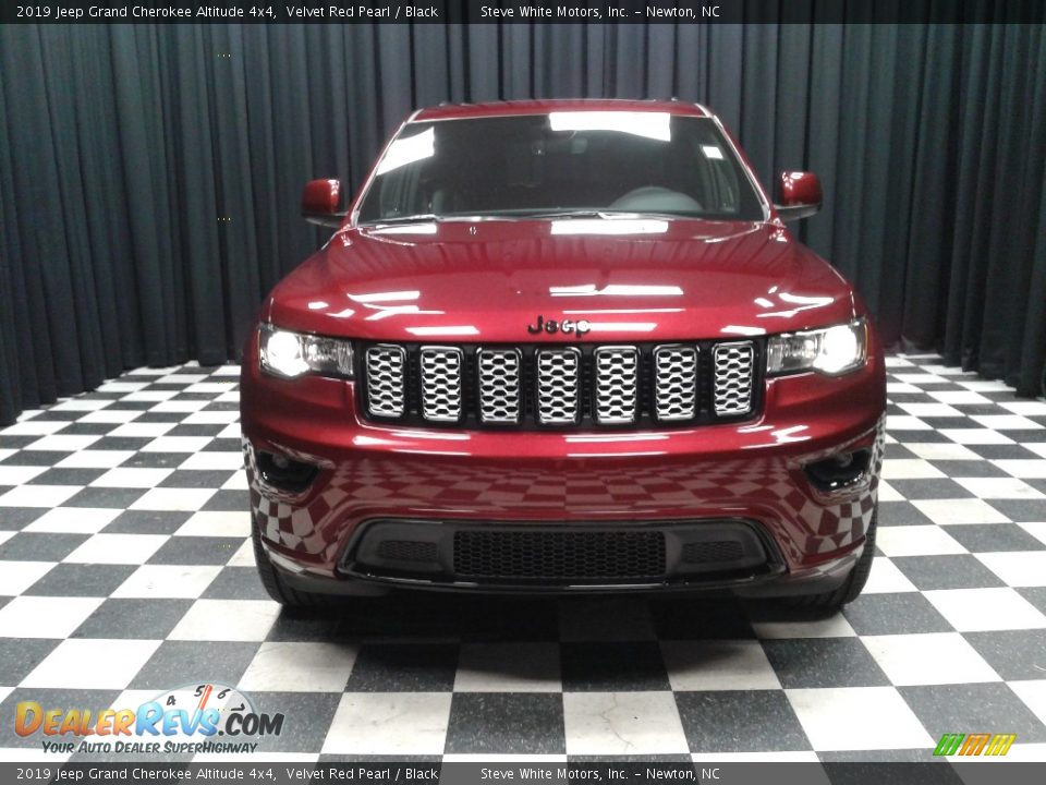 2019 Jeep Grand Cherokee Altitude 4x4 Velvet Red Pearl / Black Photo #3