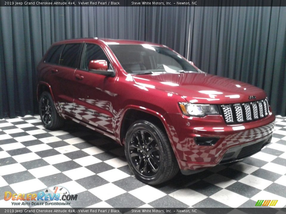 2019 Jeep Grand Cherokee Altitude 4x4 Velvet Red Pearl / Black Photo #4
