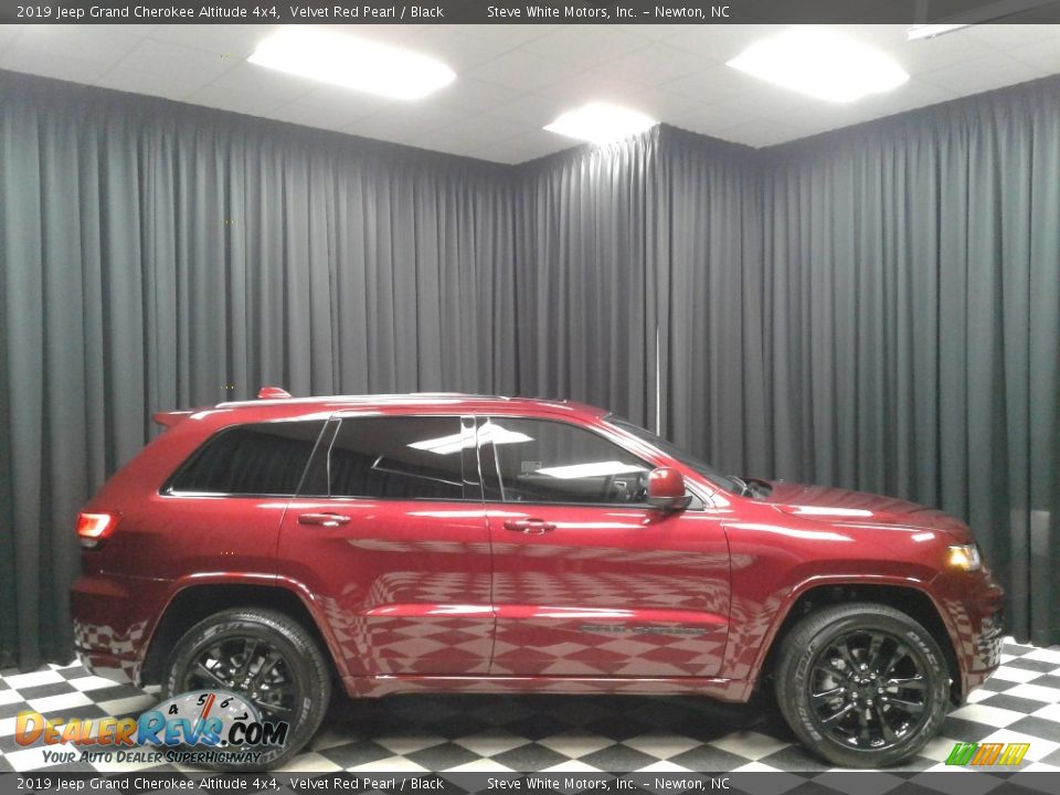 2019 Jeep Grand Cherokee Altitude 4x4 Velvet Red Pearl / Black Photo #5