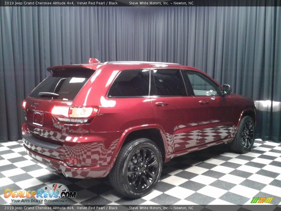 2019 Jeep Grand Cherokee Altitude 4x4 Velvet Red Pearl / Black Photo #6