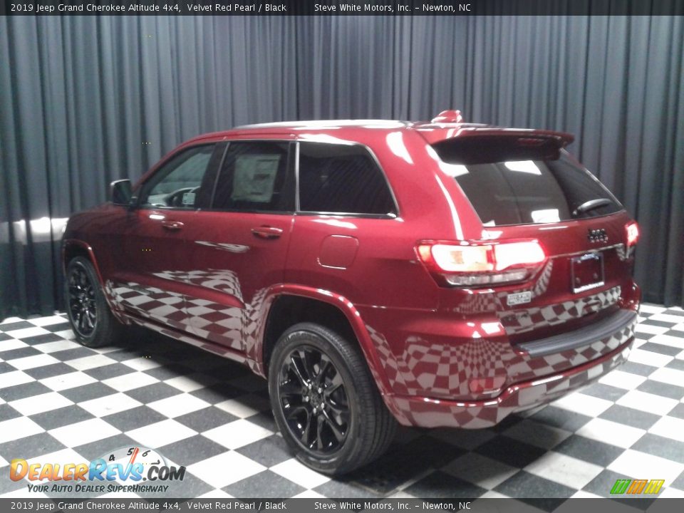 2019 Jeep Grand Cherokee Altitude 4x4 Velvet Red Pearl / Black Photo #8