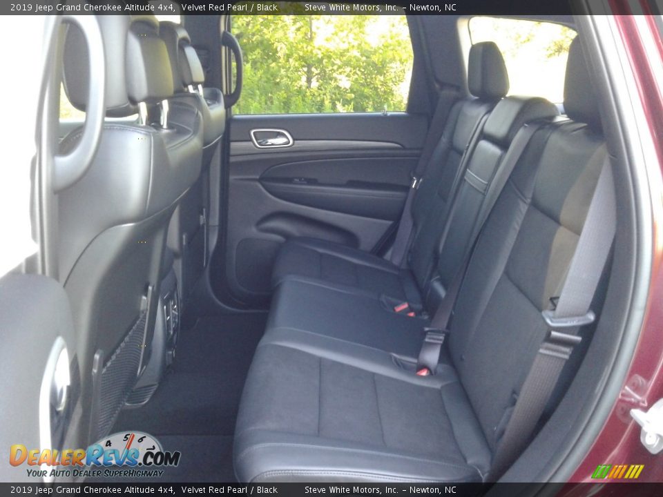 2019 Jeep Grand Cherokee Altitude 4x4 Velvet Red Pearl / Black Photo #11
