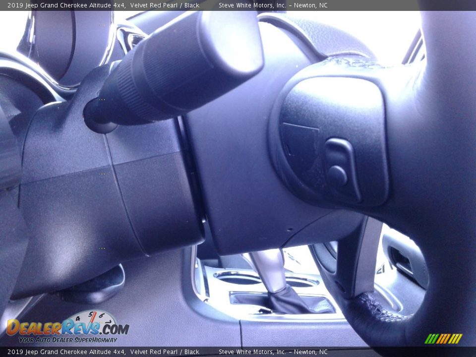 2019 Jeep Grand Cherokee Altitude 4x4 Velvet Red Pearl / Black Photo #17