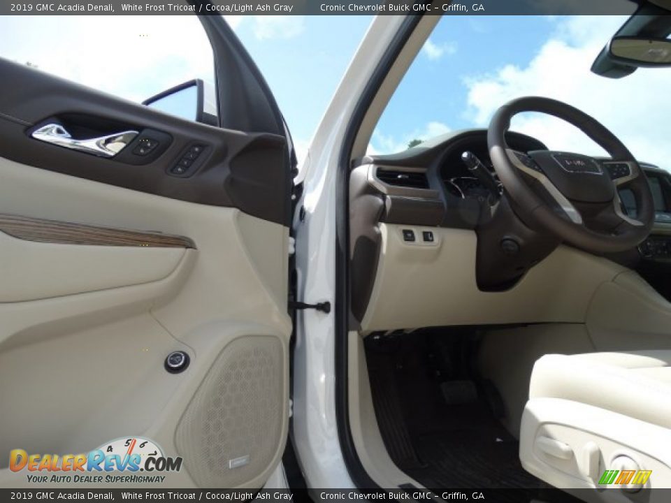 2019 GMC Acadia Denali White Frost Tricoat / Cocoa/Light Ash Gray Photo #11