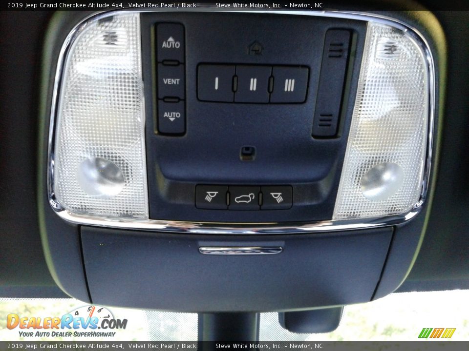 2019 Jeep Grand Cherokee Altitude 4x4 Velvet Red Pearl / Black Photo #32